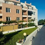 Kiwi Gardens * ביאלה