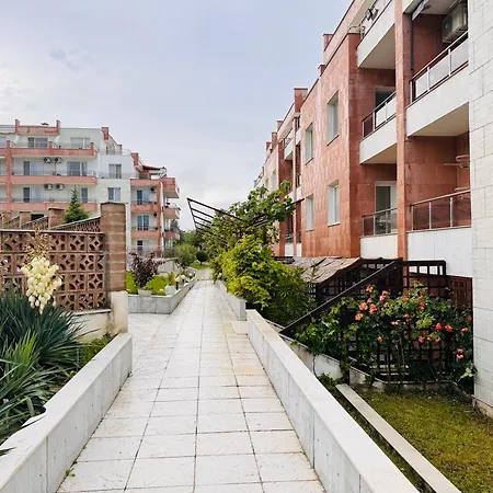 Kiwi Gardens Апартаменти